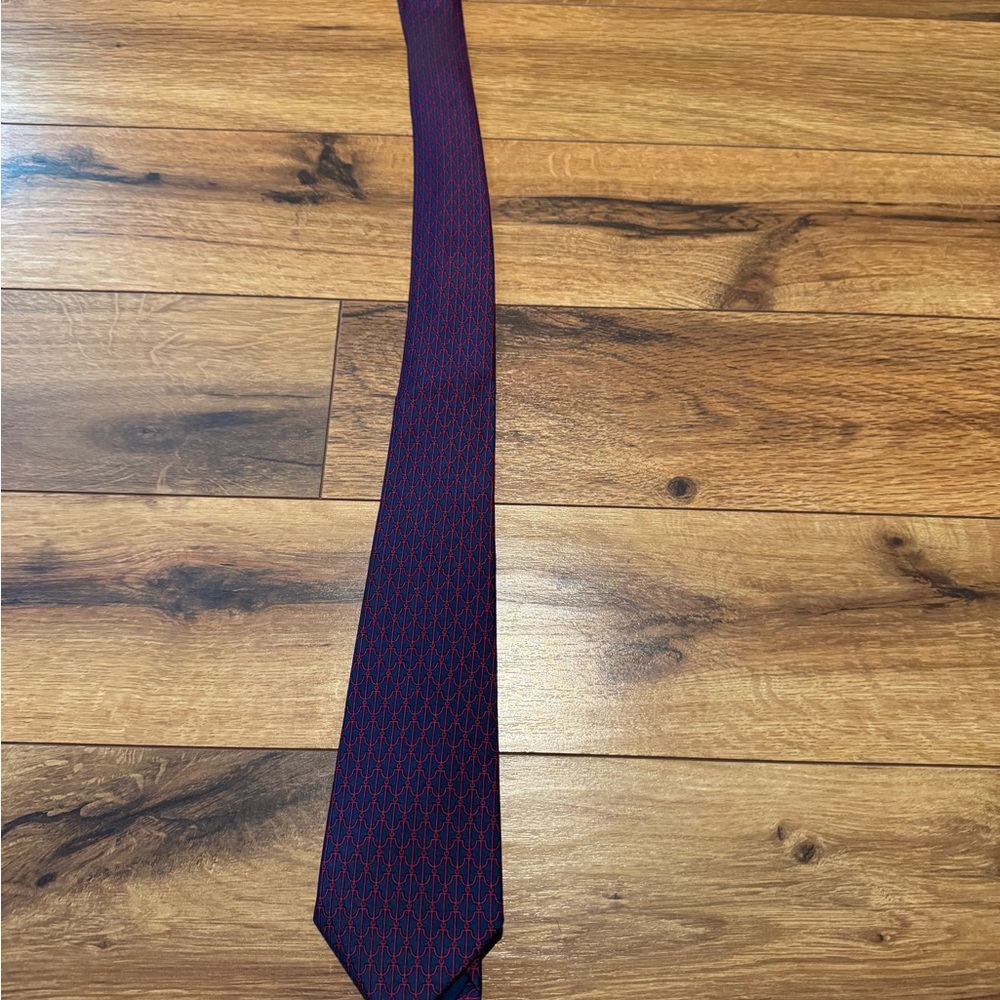 Elegant Burgundy vintage Hermes Tie